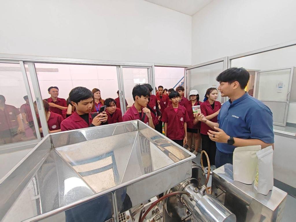 ยินดีต้อนรับคณะศึกษาดูงาน จากวิทยาลัยเทคโนโลยี​สีชมพู